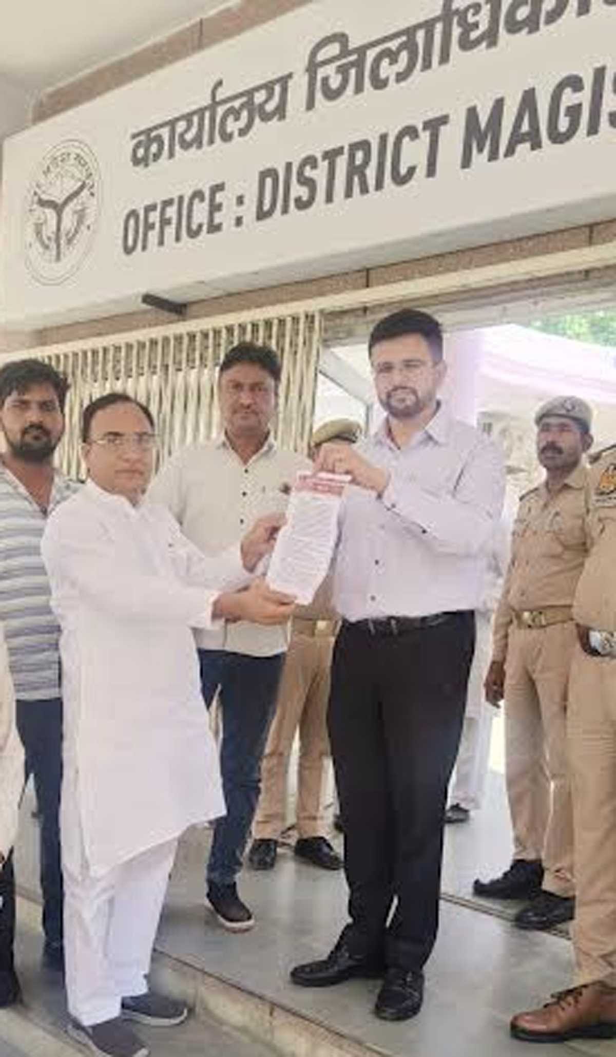 केन्द्र सरकार के नौ वर्ष पूरा होने पर निषाद पार्टी ने दिया धन्यवाद ज्ञापन केन्द्र सरकार के नौ वर्ष पूरा होने पर निषाद पार्टी ने दिया धन्यवाद ज्ञापन